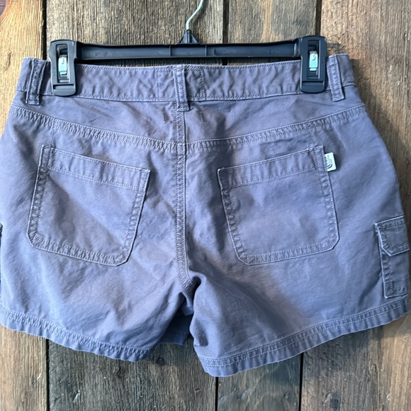 North Face shorts - Picture 2 of 4